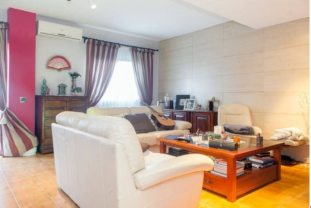 Salón principal de la casa vista general