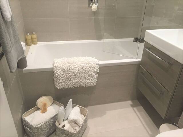 Penthouse apartment in Gloucester Road/Kensington gallery image 4