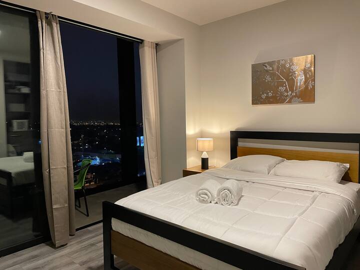 Queen bed with great views
