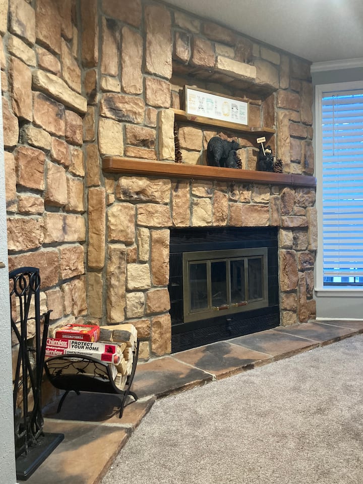 Slopeside Retreat: Cozy Updated Gem In Town Center - Red River, NM