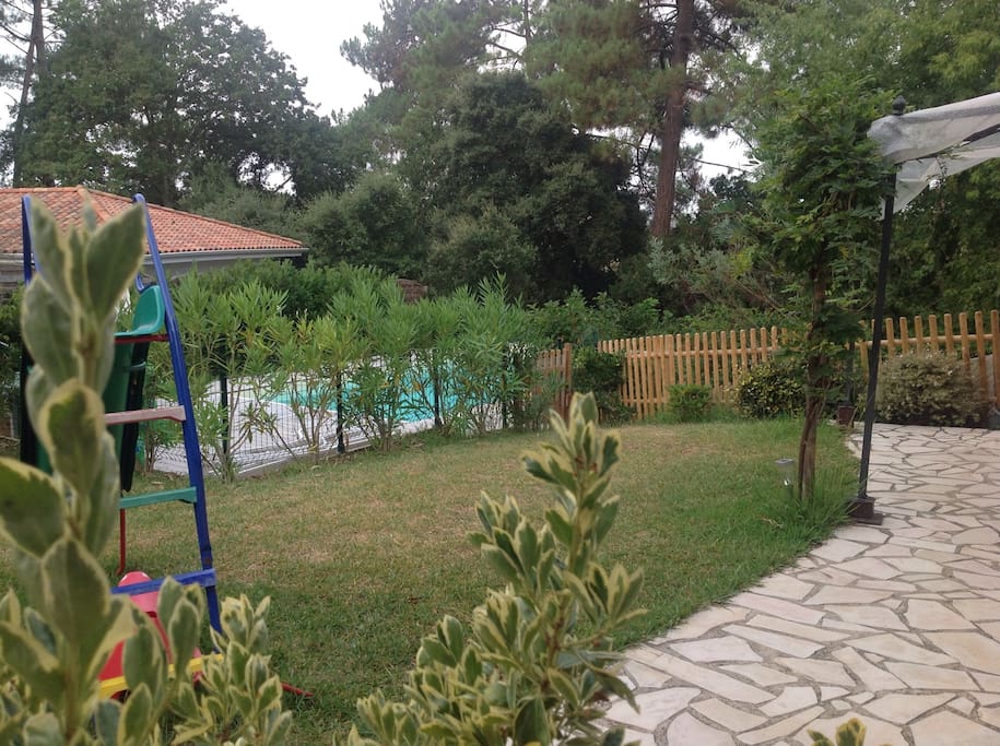 Piscine sécurisée accès portillons / cadenas