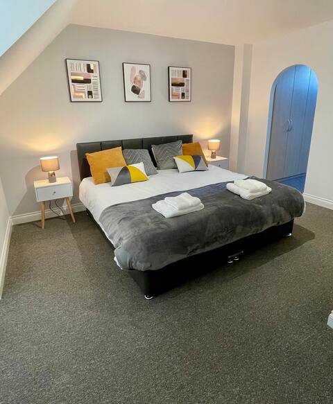 "The Shires"  Entire refurbished 3 bed townhouse !