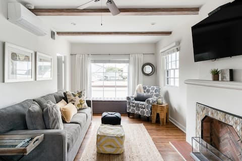Curl Up in the Window Seat at a Modern Coronado Bungalow