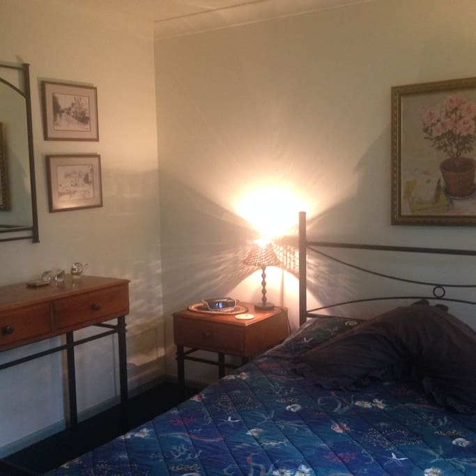 Main bedroom with Queen size bed.