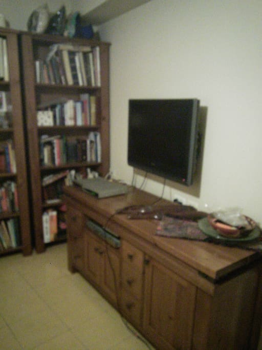 Flatscreen TV with cable and WIFI