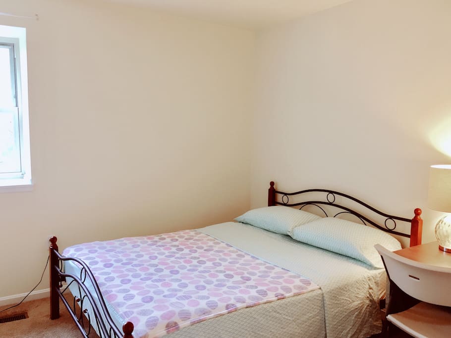 Comfortable queen bed.