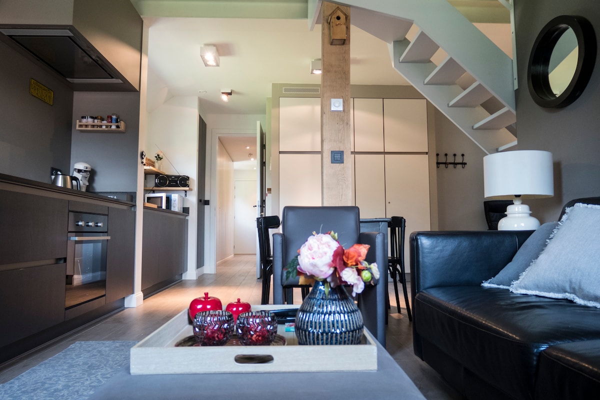 Popular Airbnb listing: Beautiful upper floor in sleek country house in Limburg