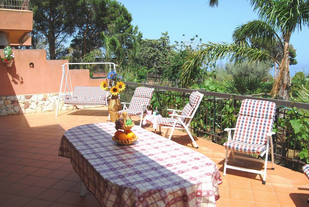terrazzo soggiorno con vista mare