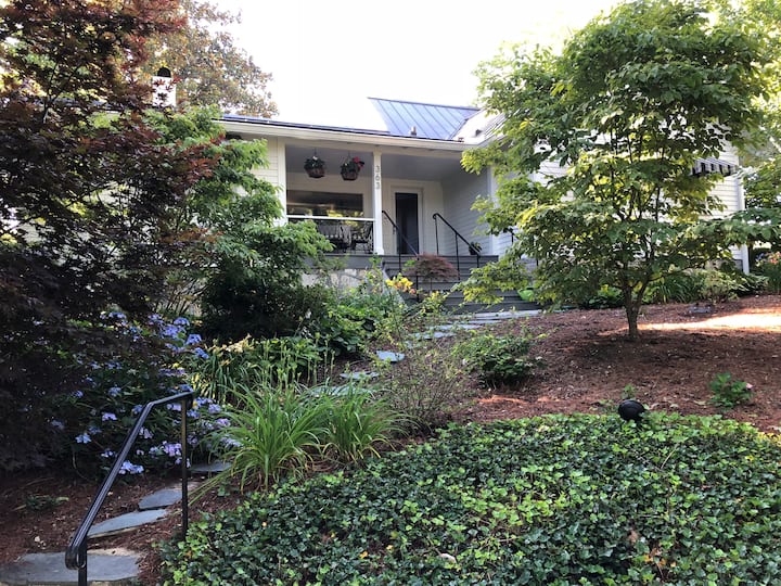 The Cottage at the Hopewood Estate Flat Rock, NC Guesthouses for Rent