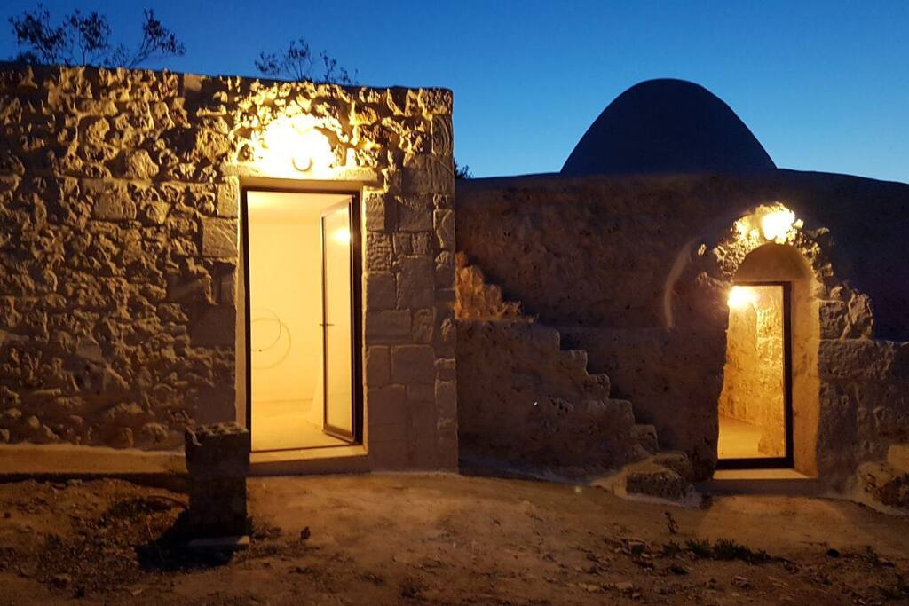 Entrées du Trullo à la nuit tombante