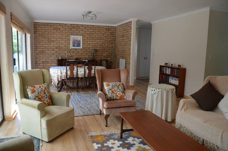 Cherry Lane Retreat Private cottage gallery image 5