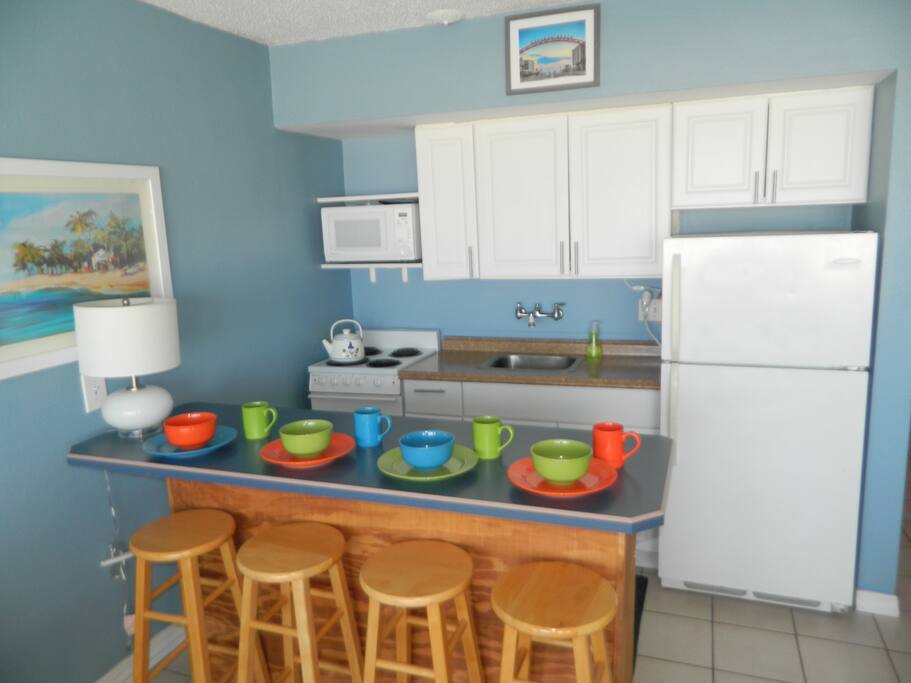 Breakfast Bar with Four Bar Stools!