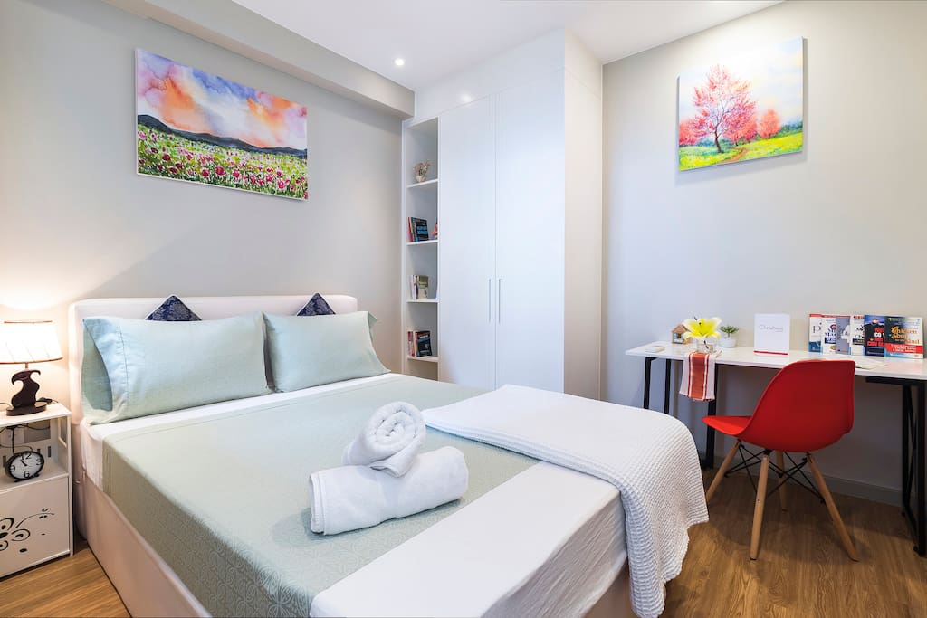 Nice cozy second bedroom