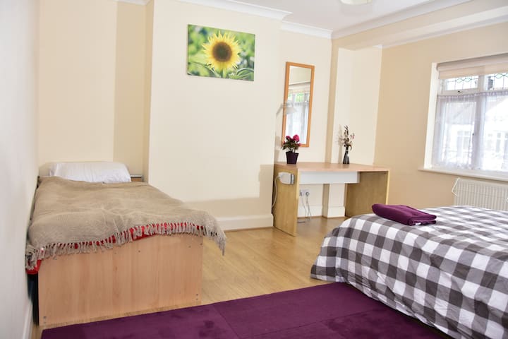 Large double room on Central Line