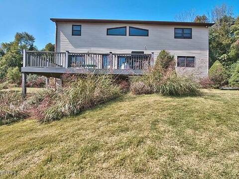 Big and spacious 4 bdr. 4 bath by Camelback.
