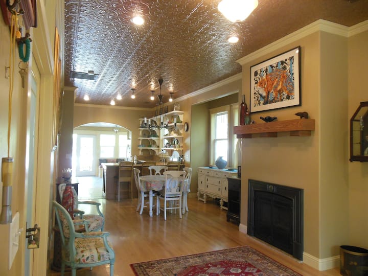 Extraordinary Downtown Chico Home 30 day discounts