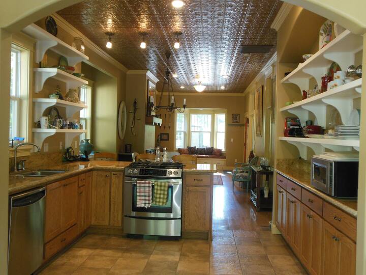Extraordinary Downtown Chico Home 30 day discounts