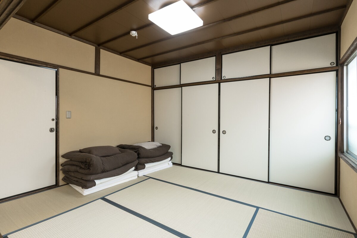 Chumba/futoni ya mtindo wa Kijapani kwenye ghorofa ya juu