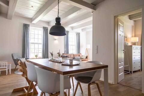 Apartment in the monument directly on the dike (Apt. 2)