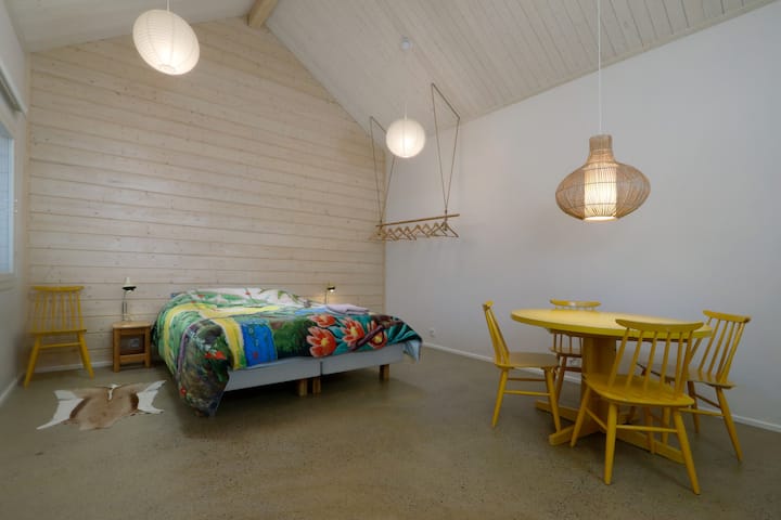 The bed can be used as a double bed or as two single beds. 