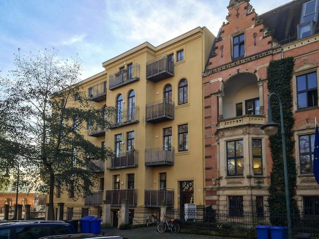 Altbau-Perle mit Balkon in Bestlage