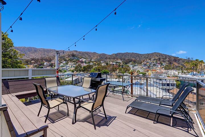 11LT: 2BD Home W/ Views, Large Balcony W/ BBQ +BBQ gallery image 2