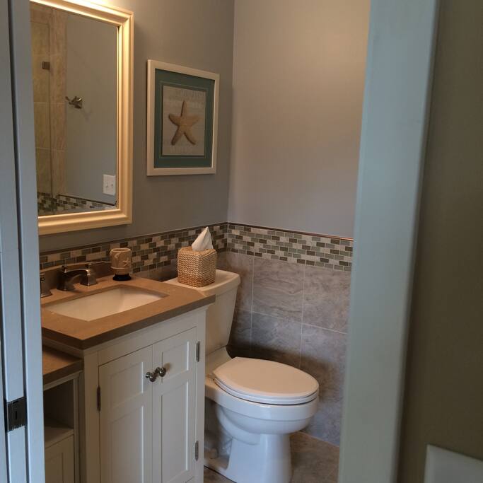 Master ensuite bathroom