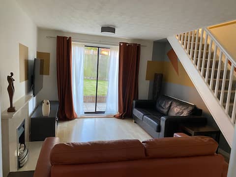 Top performing Airbnb: Unique 2 bedroom home with free parking in Swanscombe And Greenhithe