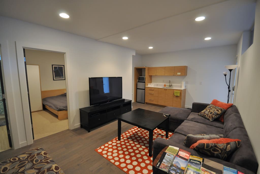 Living area with 60" SmartTV and Soundbar.