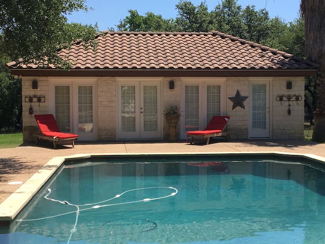 Beautiful, bright and cozy guesthouse available