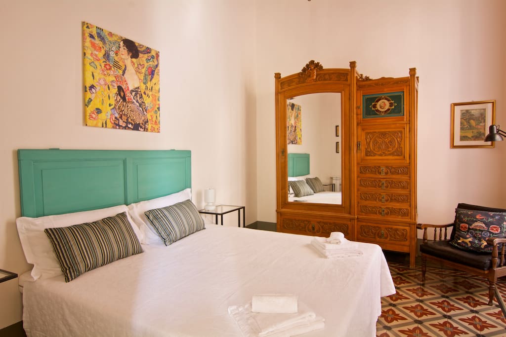 First floor: Living room converted in bedroom. King size bed.