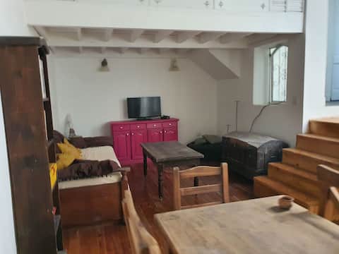 Successful Airbnb property: Near everything! in Comuna 3