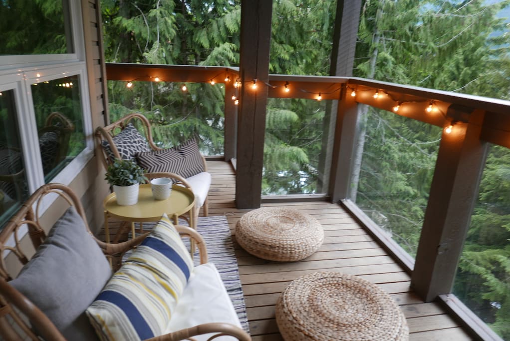 Outdoor patio ( entrance of of dining room)