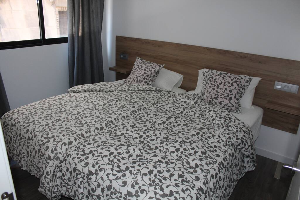 Dormitorio con dos cómodas camas de 90cm.