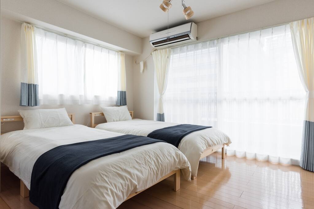 2 shingle beds and 3 Futon.