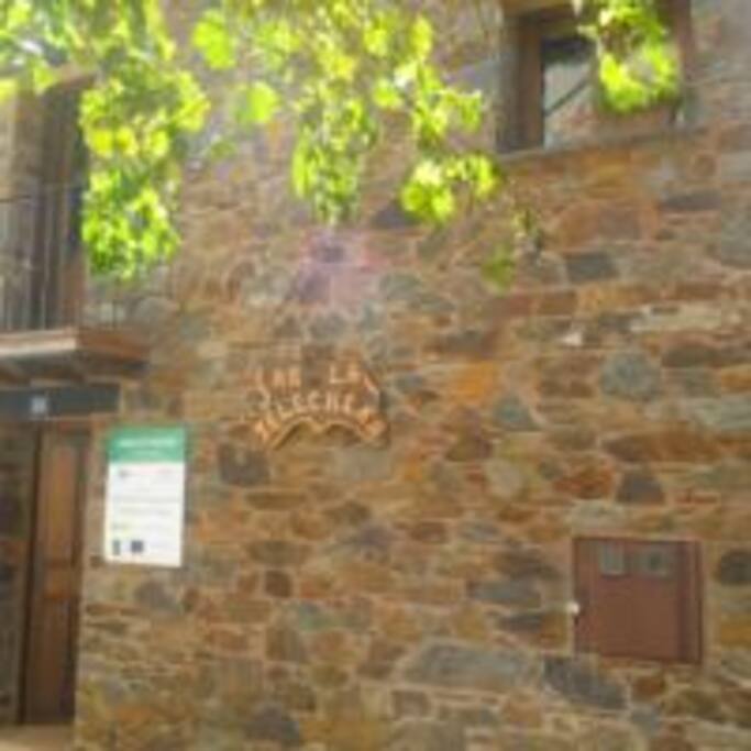 Entrada principal en verano
