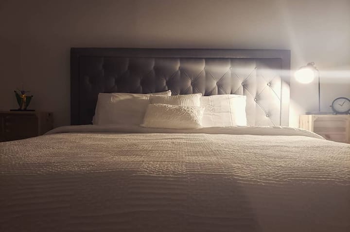 SUITE 1... 1 king bed