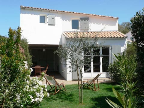 Popular Airbnb listing: Charming Île de Ré house in La Flotte en Ré in La Flotte