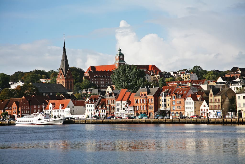 Flensburg liegt ca 15km entfernt