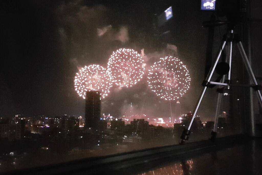 手機陽台拍大稻埕煙火