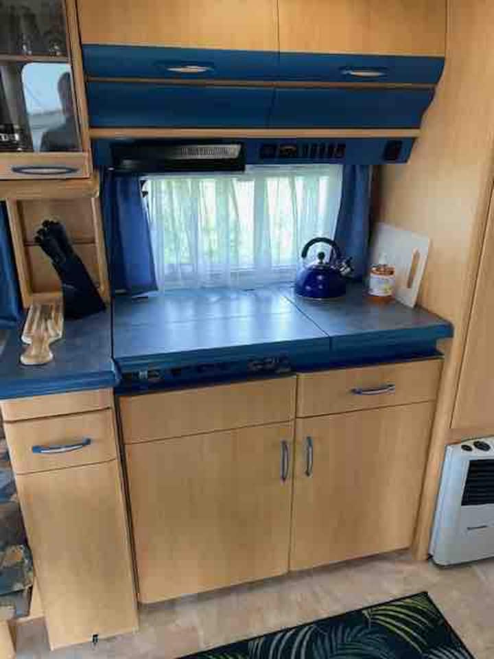 Leuke 4 Pers Caravan Met Grote Voortent Te Huur - Lapalisse