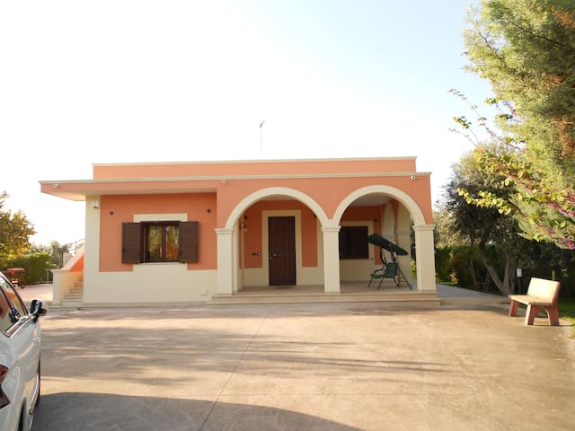 Chambre ds villa à la campagne