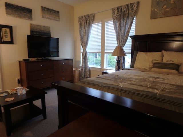 Fully Equipped Apartment in Houston Heights w/Pool