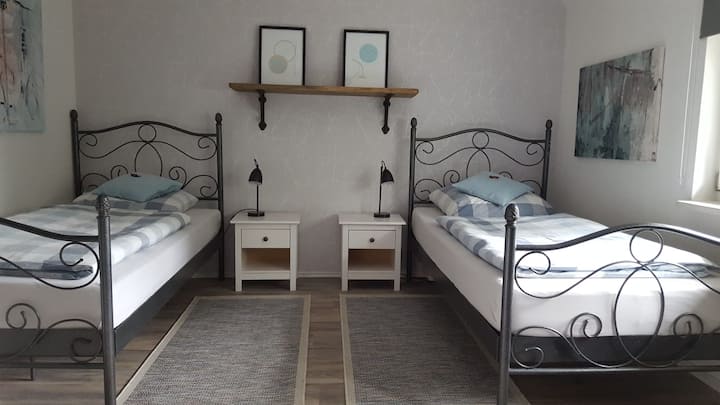 在舒适的卧室2
立式2张单人床