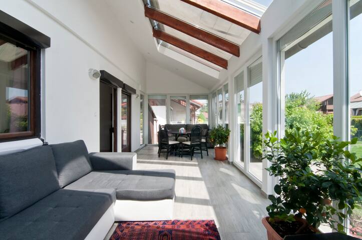 House with an idyllic garden in Vienna, 5 rooms gallery image 3