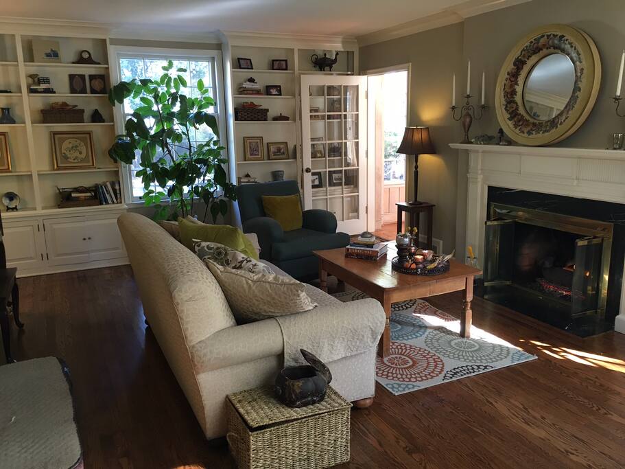 Spacious living room with gas fireplace.