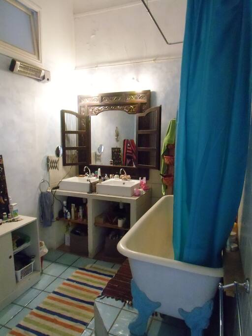 Une salle de bain à l'ancienne