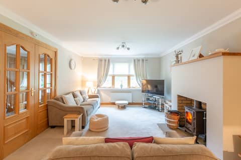 Top Airbnb: Crombie Lodge , 5 bedroom house in Duthil And Rothiemurchus