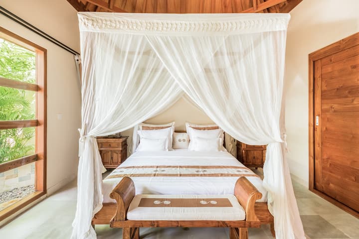Villa Dayak-Asmat- in the heard of Seminyak
