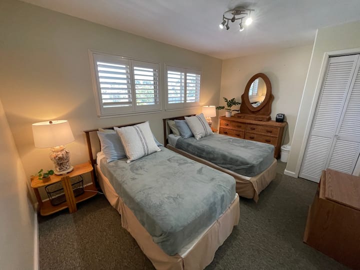 La habitación se puede convertir en 2 camas individuales o una cama tamaño king.